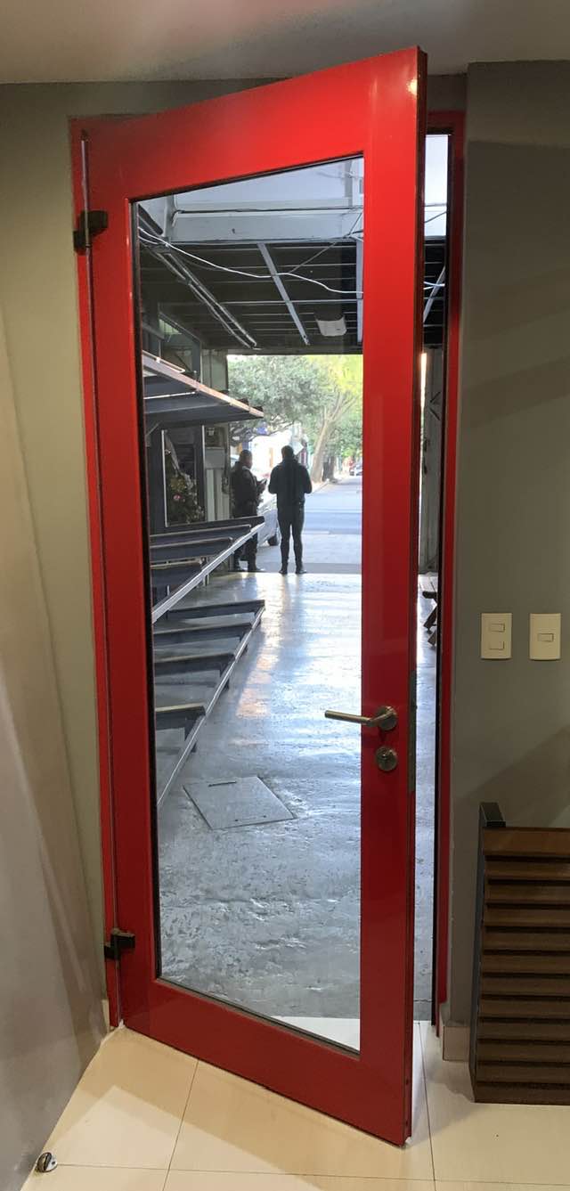 Puertas de cristal y aluminio, modernas y seguras