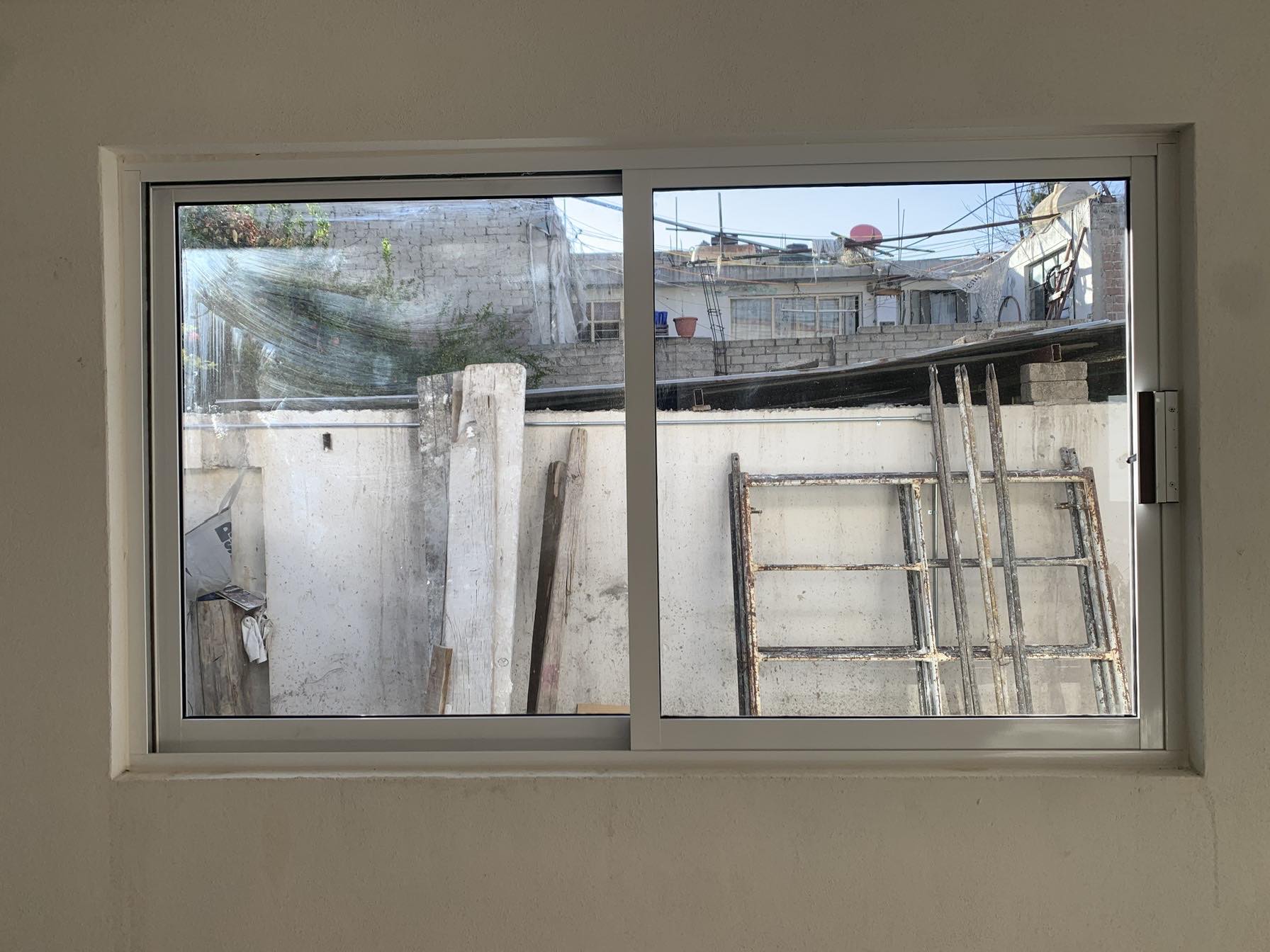 Ventanas de aluminio con vidrio térmico y diseños funcionales